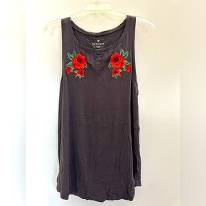 American Eagle Gray tank top with roses Size M. Great condition